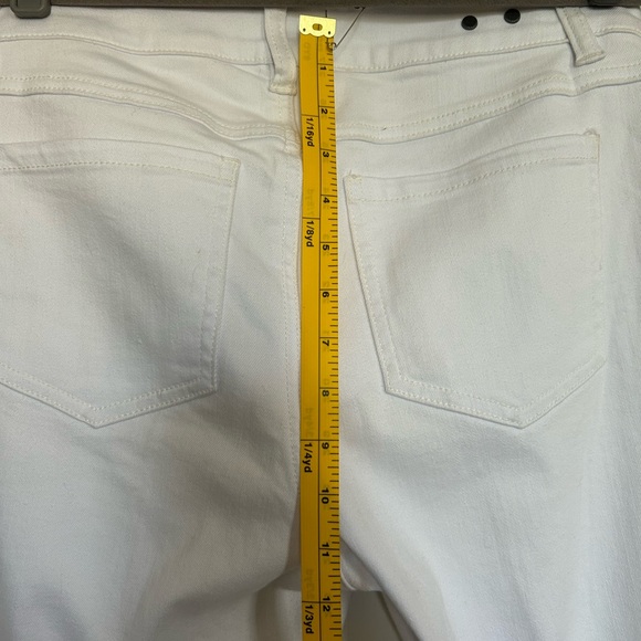 Cabi white bootleg midrise rise stretch jeans - Picture 5 of 6